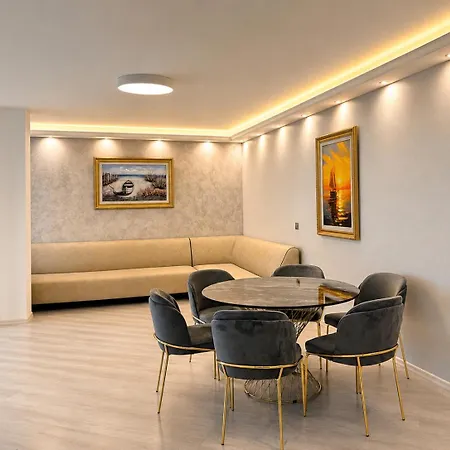 Santa Maria Luxury Suits Ξενοδοχείο με διαμερίσματα 4*