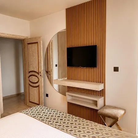Santa Maria Luxury Suits Ξενοδοχείο με διαμερίσματα 4*