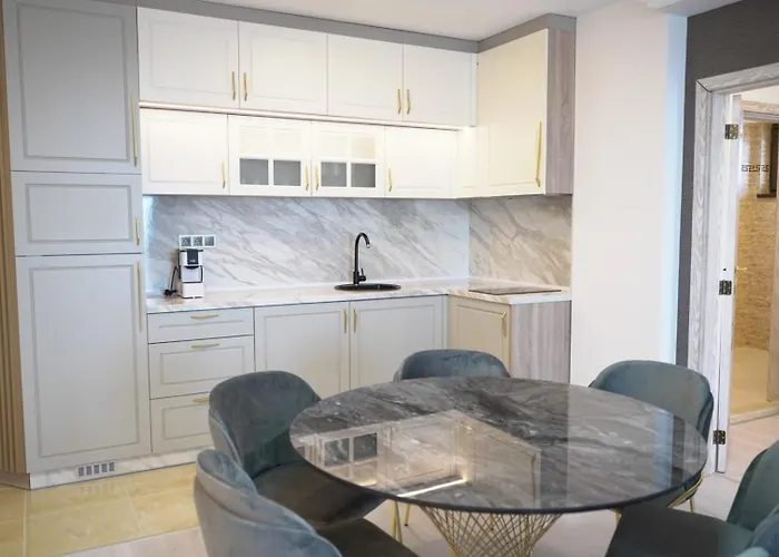 Santa Maria Luxury Suits Aparthotel 4*