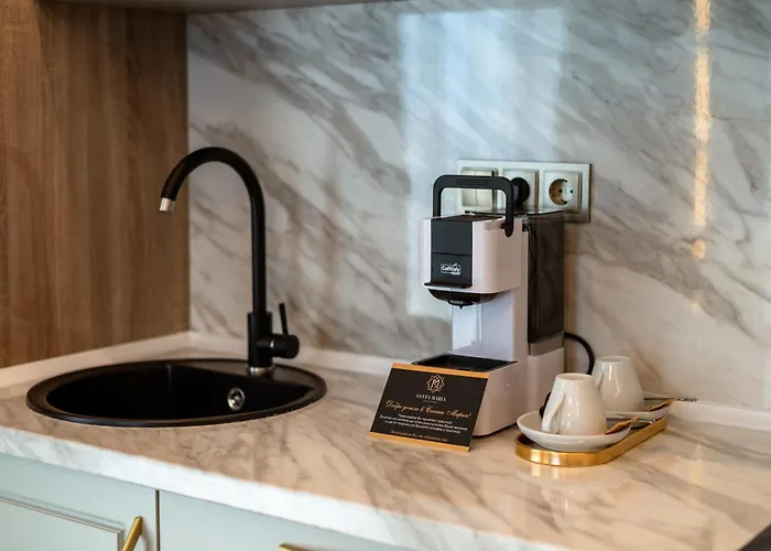 Santa Maria Luxury Suits Aparthotel 4*